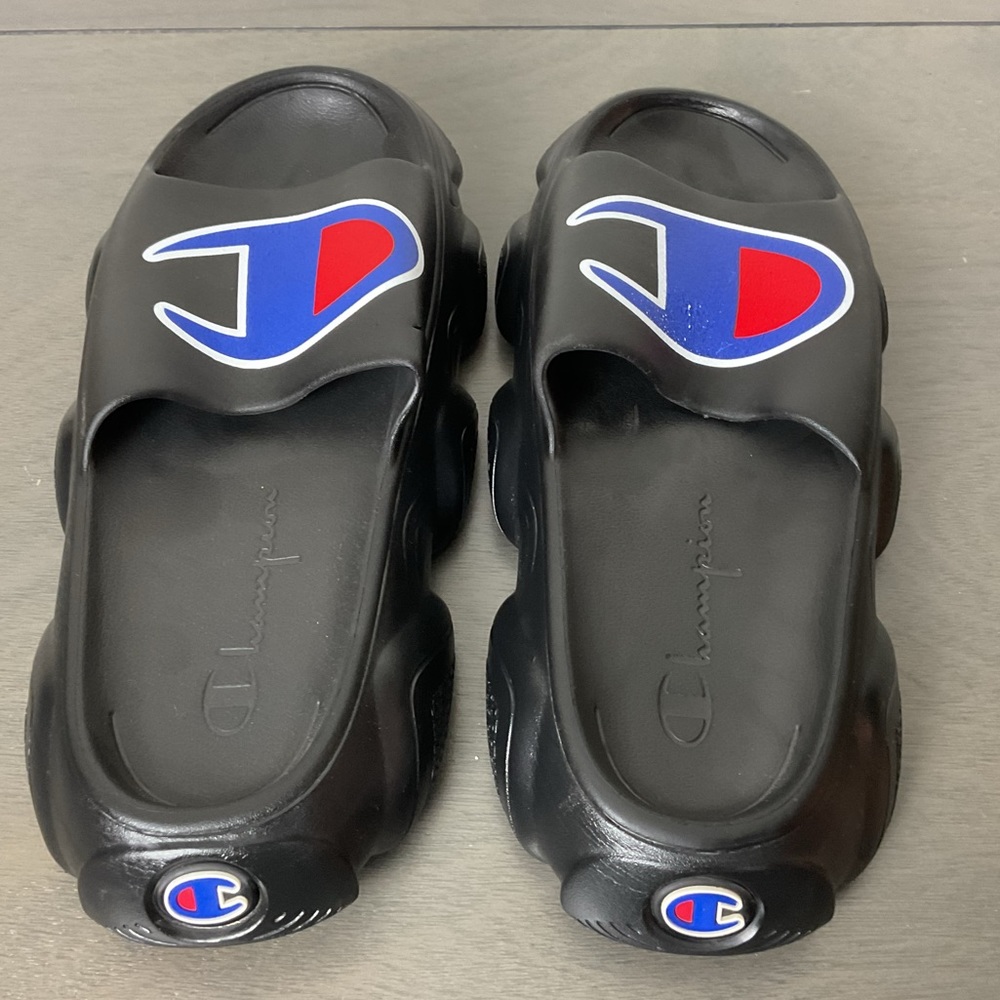 Pre-Owned CHAMPION Men's Black Super Squish Meloso Warped Pool Slides, Size 9